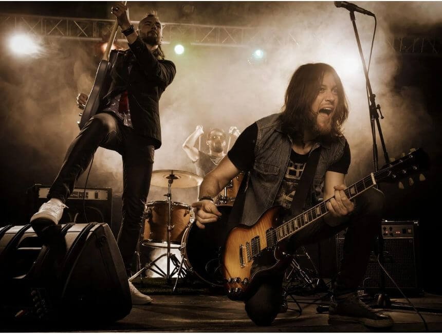 Rockband speelt live optreden